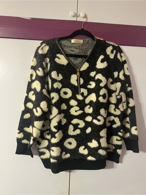 Simply Couture Black & Cream Leopard-Print V-Neck Half-Zip Sweater